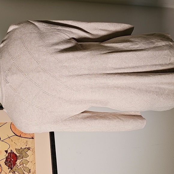 Women's Cream 3 Button-Up Sweater. Size Large. Excelent - Picture 5 of 5